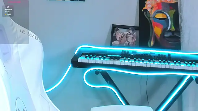 Snapshot of 4ever_dude chatting on February 8, 11:44 am 4ever dude online show from February 8, 11:44 am