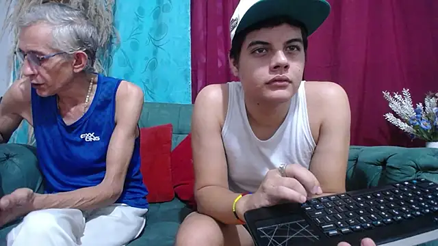 Snapshot of Leon_hot_X chatting on January 10, 8:48 pm Leon hot X online show from January 10, 8:48 pm