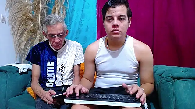 Snapshot of Leon_hot_X chatting on January 12, 1:48 pm Leon hot X online show from January 12, 1:48 pm