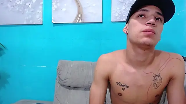 Snapshot of Leon_hot_X chatting on January 12, 5:01 pm Leon hot X online show from January 12, 5:01 pm