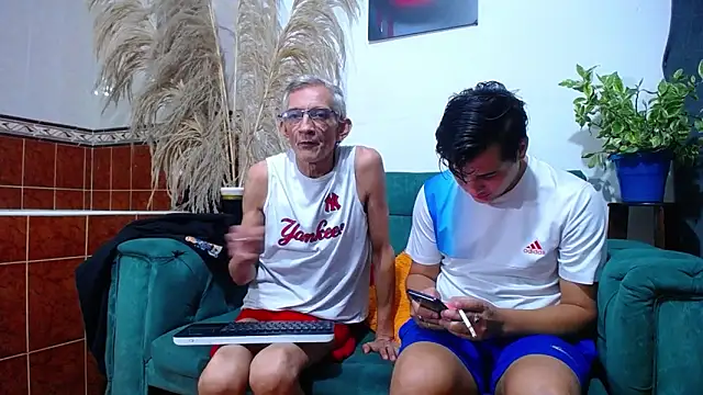 Snapshot of Leon_hot_X chatting on January 20, 11:10 pm Leon hot X online show from January 20, 11:10 pm