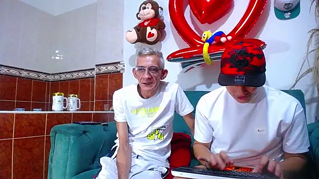 Snapshot of Leon_hot_X chatting on February 16, 3:47 am Leon hot X online show from February 16, 3:47 am