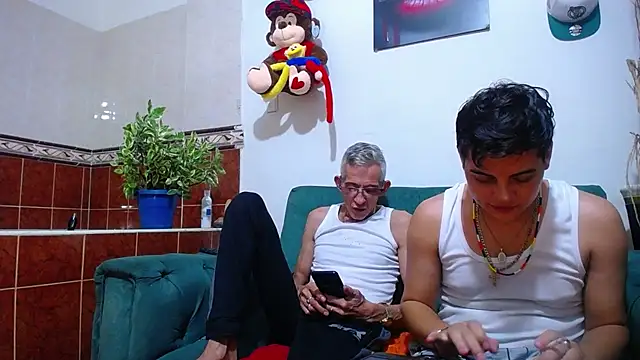 Snapshot of Leon_hot_X chatting on February 18, 2:49 am Leon hot X online show from February 18, 2:49 am