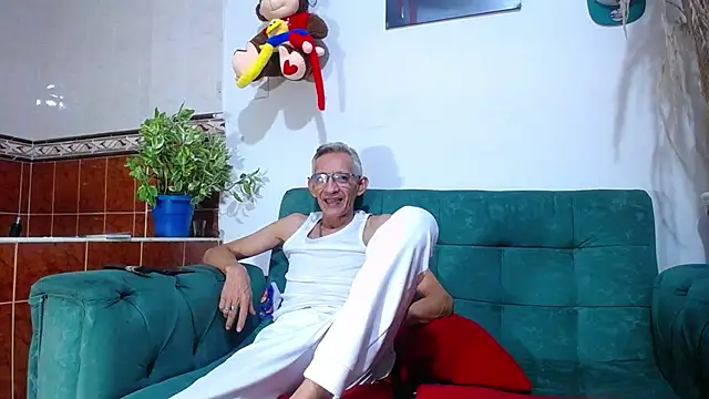 Snapshot of Leon_hot_X chatting on February 23, 9:26 pm Leon hot X online show from February 23, 9:26 pm