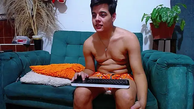 Snapshot of Leon_hot_X chatting on March 1, 10:45 am Leon hot X online show from March 1, 10:45 am