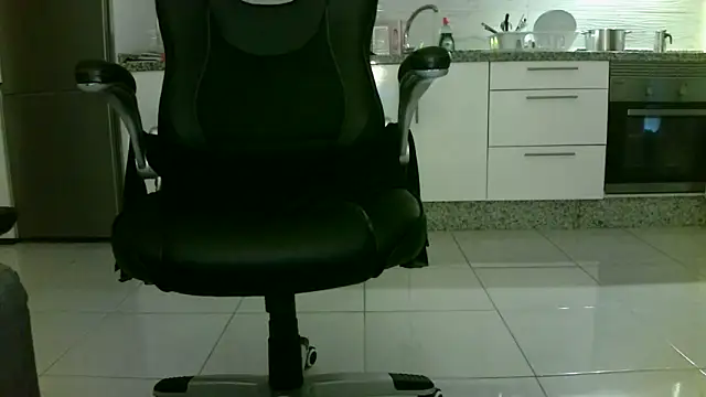 Snapshot of LaraReinaDelSol chatting on December 8, 8:58 pm LaraReinaDelSol online show from December 8, 8:58 pm