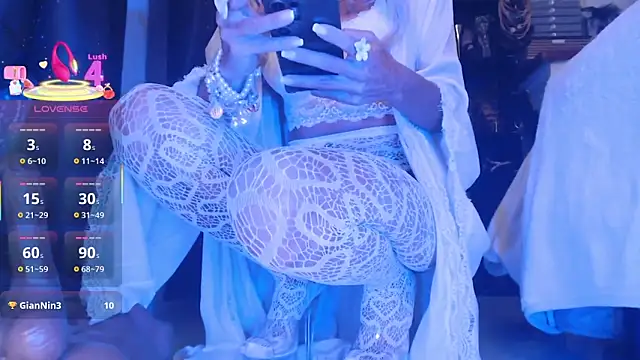 LaraReinaDelSol online show from November 19, 9:42 am