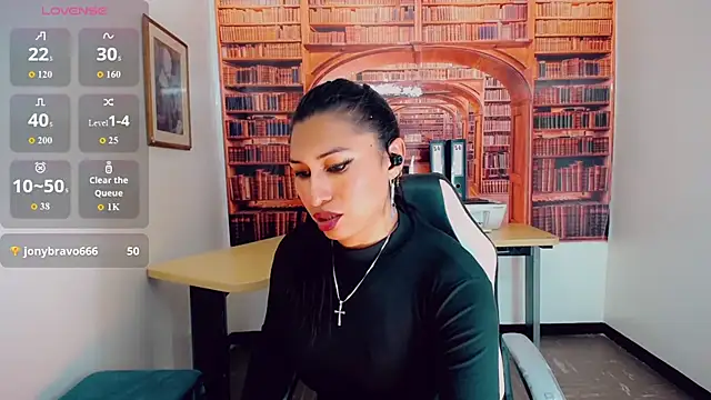 Snapshot of khiara_moretti chatting on December 28, 10:23 pm khiara moretti online show from December 28, 10:23 pm