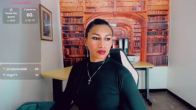 Snapshot of khiara_moretti chatting on December 29, 1:24 am khiara moretti online show from December 29, 1:24 am