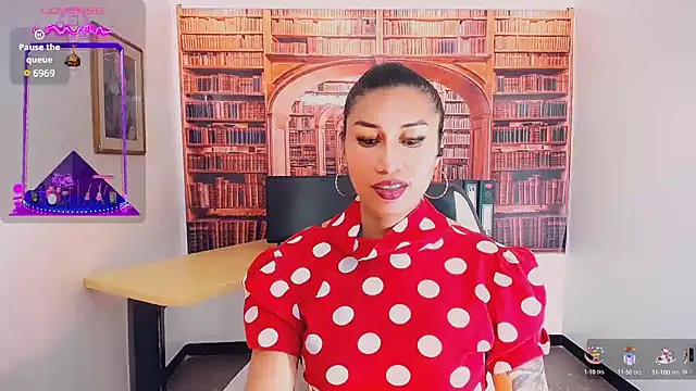Snapshot of khiara_moretti chatting on February 7, 1:36 am khiara moretti online show from February 7, 1:36 am