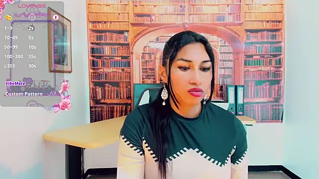 Snapshot of khiara_moretti chatting on March 14, 11:00 pm khiara moretti online show from March 14, 11:00 pm