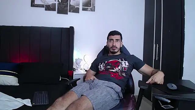 Snapshot of muscle_ares chatting on February 14, 3:05 pm muscle ares online show from February 14, 3:05 pm