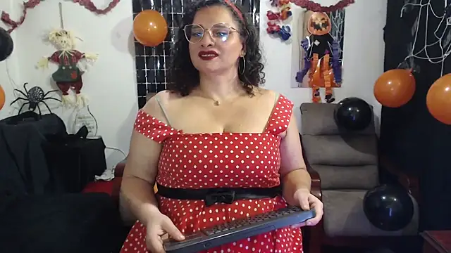 Snapshot of Aleja_Gonzales chatting on October 26, 4:18 am Aleja Gonzales online show from October 26, 4:18 am