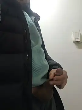 Snapshot of Fucklover011 chatting on February 11, 9:53 am Fucklover011 online show from February 11, 9:53 am