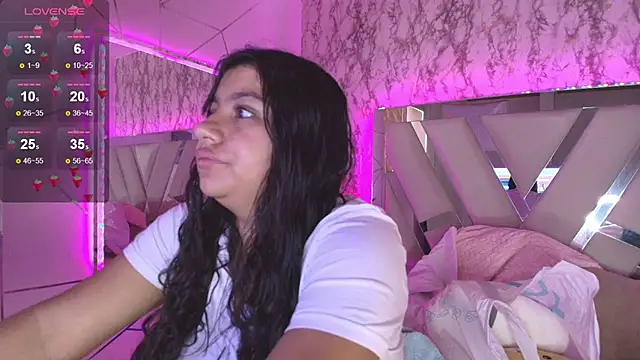 Snapshot of Miaa_Smiith1 chatting on December 9, 11:36 am Miaa Smiith1 online show from December 9, 11:36 am