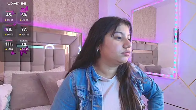 Snapshot of Miaa_Smiith1 chatting on January 7, 11:37 am Miaa Smiith1 online show from January 7, 11:37 am