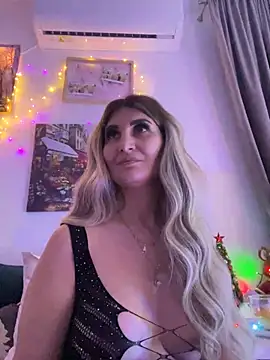 EvelynFrances online show from December 30, 8:15 pm