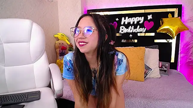Snapshot of Moon_Water__ chatting on February 7, 7:07 am Moon Water online show from February 7, 7:07 am