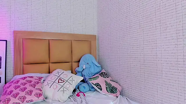 LARSONMIA online show from January 11, 5:10 am