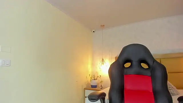 LARSONMIA online show from October 20, 12:27 pm