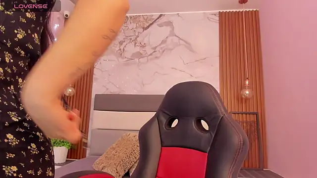 LARSONMIA online show from November 21, 12:15 pm