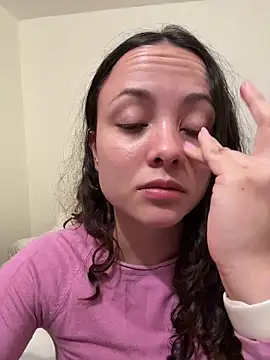 Snapshot of Megan_Rodrigo chatting on April 28, 2:22 pm Megan Rodrigo online show from April 28, 2:22 pm
