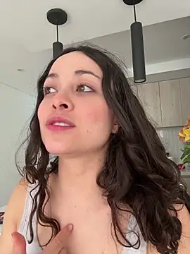 Snapshot of Megan_Rodrigo chatting on June 18, 10:14 pm Megan Rodrigo online show from June 18, 10:14 pm