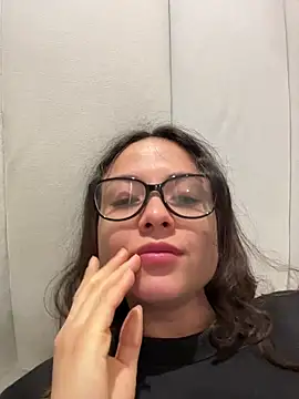 Snapshot of Megan_Rodrigo chatting on June 25, 5:12 am Megan Rodrigo online show from June 25, 5:12 am