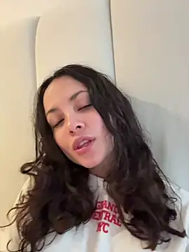 Snapshot of Megan_Rodrigo chatting on July 2, 12:44 pm Megan Rodrigo online show from July 2, 12:44 pm