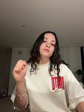 Snapshot of Megan_Rodrigo chatting on July 5, 4:41 am Megan Rodrigo online show from July 5, 4:41 am