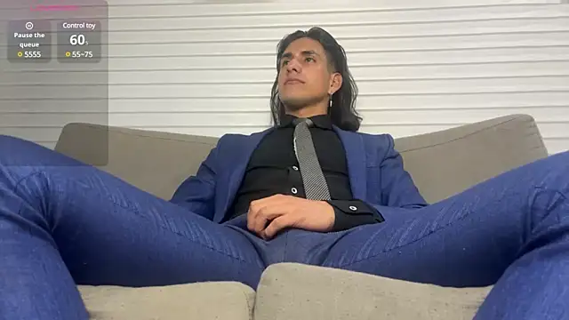 Snapshot of Tom_blunt96 chatting on January 21, 2:22 am Tom blunt96 online show from January 21, 2:22 am