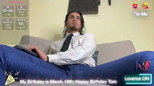 Snapshot of Tom_blunt96 chatting on March 18, 5:20 am Tom blunt96 online show from March 18, 5:20 am