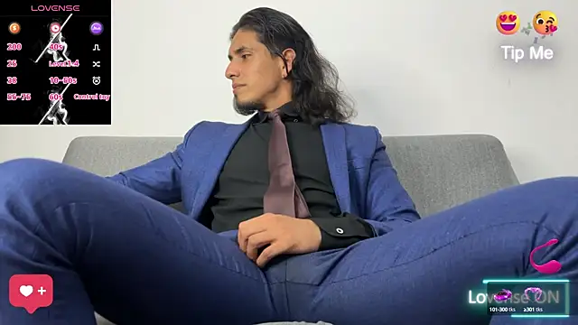 Snapshot of Tom_blunt96 chatting on October 4, 10:52 pm Tom blunt96 online show from October 4, 10:52 pm