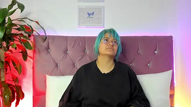 lucky-leah online show from February 22, 3:34 am