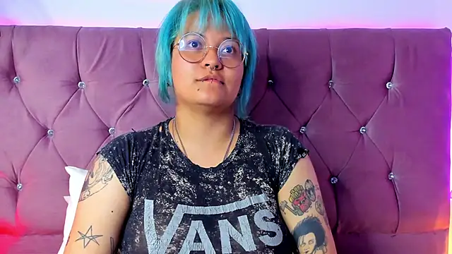 lucky-leah online show from February 23, 6:49 am