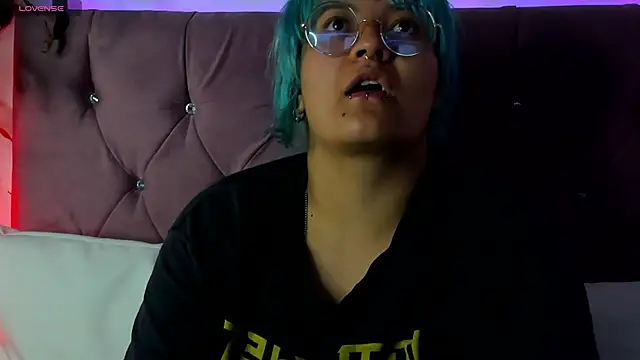 lucky-leah online show from February 26, 3:21 am