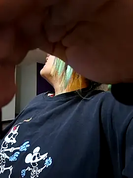 lucky-leah online show from November 19, 3:06 am