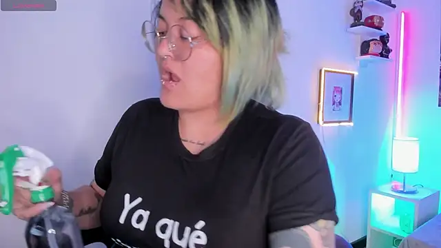 lucky-leah online show from December 21, 4:19 am