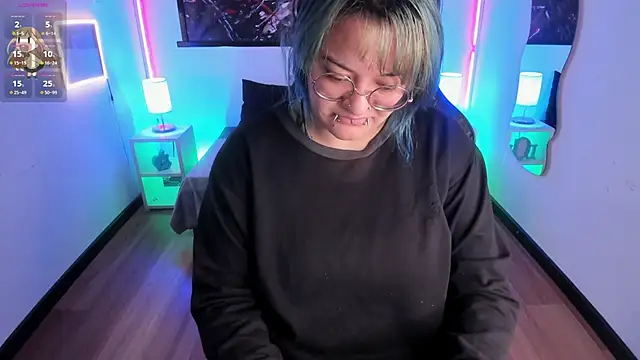 lucky-leah online show from April 3, 3:04 am