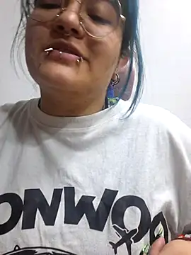 lucky-leah online show from May 13, 4:10 am