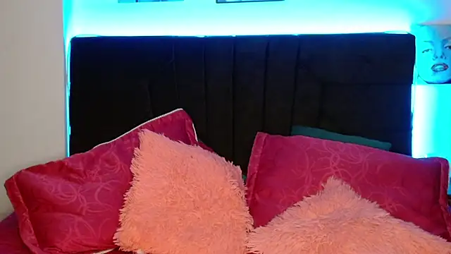 Snapshot of pearllatin chatting on January 10, 11:50 pm pearllatin online show from January 10, 11:50 pm