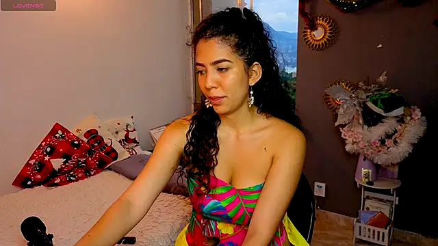 Snapshot of arteverena chatting on December 4, 10:29 pm arteverena online show from December 4, 10:29 pm