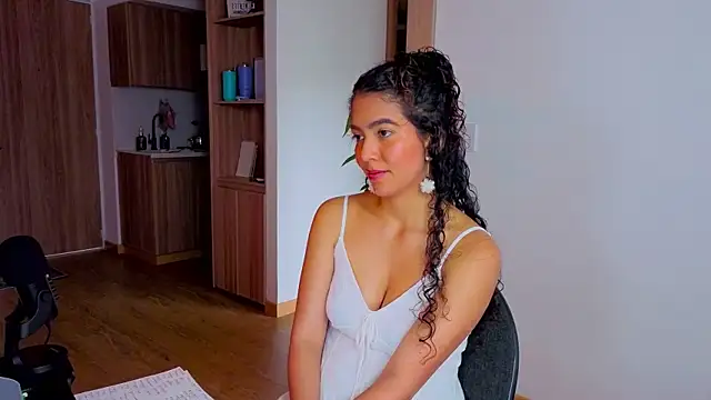 Snapshot of arteverena chatting on April 14, 5:41 pm arteverena online show from April 14, 5:41 pm