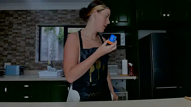 C1eopatra online show from December 8, 4:28 pm