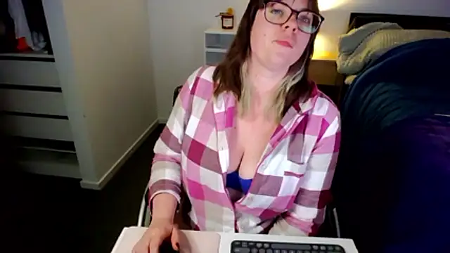 Snapshot of XxxAprilxxX chatting on June 8, 11:54 am XxxAprilxxX online show from June 8, 11:54 am
