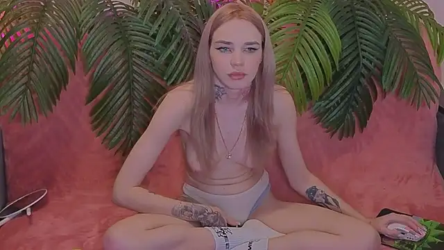 StellaSweetness online show from February 25, 4:31 pm