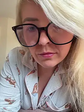 Snapshot of xxcurvyjessiexx chatting on March 29, 10:48 am xxcurvyjessiexx online show from March 29, 10:48 am