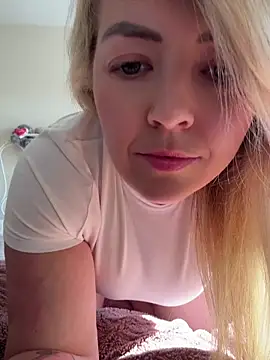 Snapshot of xxcurvyjessiexx chatting on April 6, 2:40 pm xxcurvyjessiexx online show from April 6, 2:40 pm