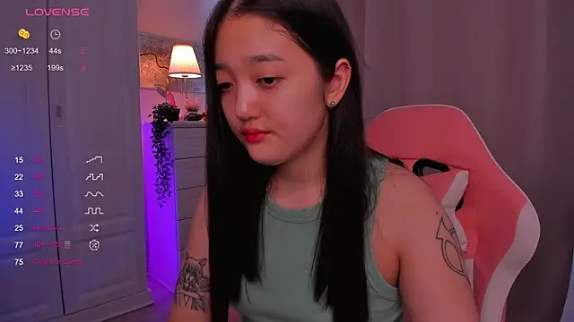 FreyaRaya online show from February 15, 8:54 am