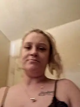 jgodbout2011 online show from April 8, 5:29 am